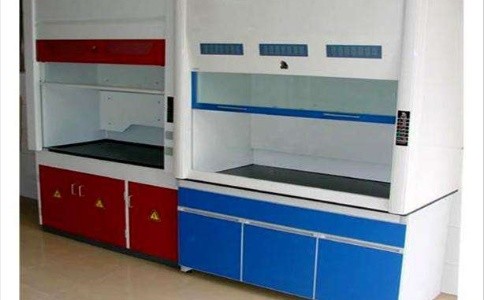 使用通風柜時 如何確保安全？