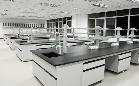 實驗臺選擇理化板臺面有何優(yōu)點？