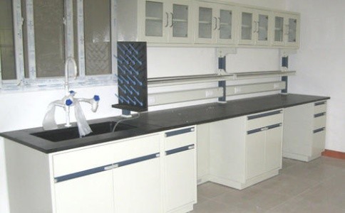 成都實驗家具涵蓋了哪些家具與設備？